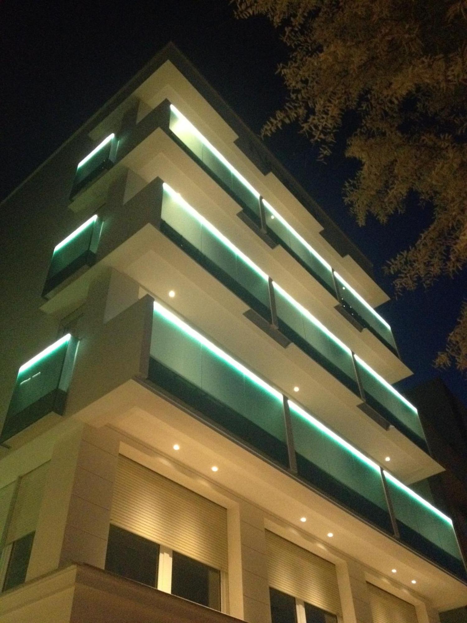 Hotel Nobel Габиче Маре Екстериор снимка