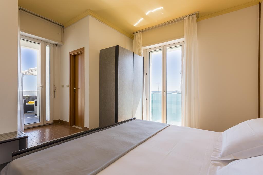 Hotel Nobel Габиче Маре Екстериор снимка