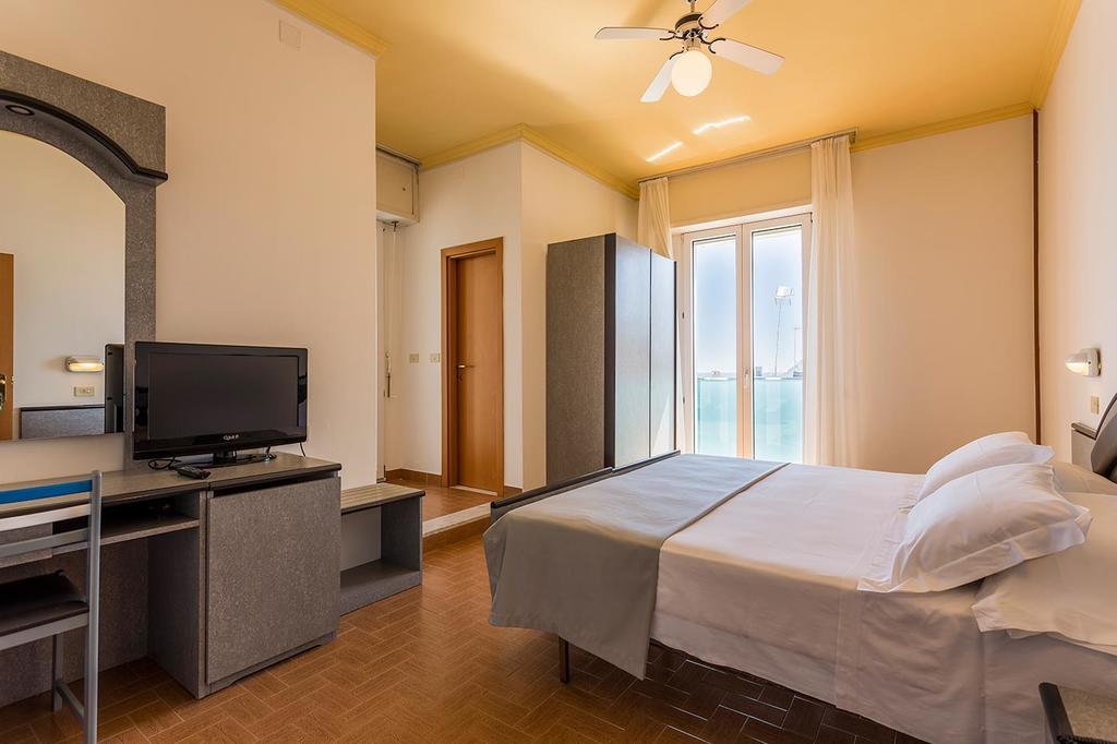 Hotel Nobel Габиче Маре Екстериор снимка