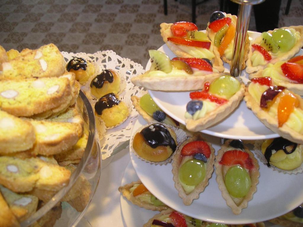 Hotel Nobel Габиче Маре Екстериор снимка