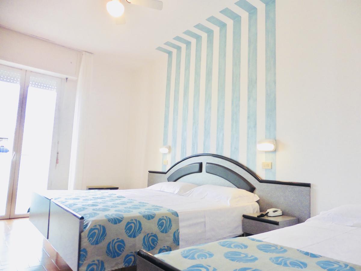 Hotel Nobel Габиче Маре Екстериор снимка