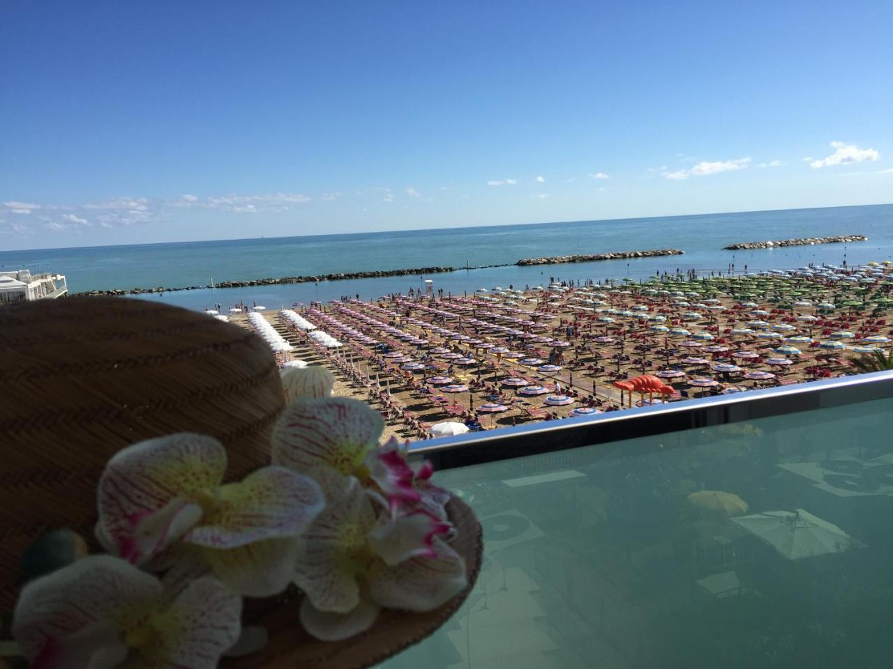 Hotel Nobel Габиче Маре Екстериор снимка
