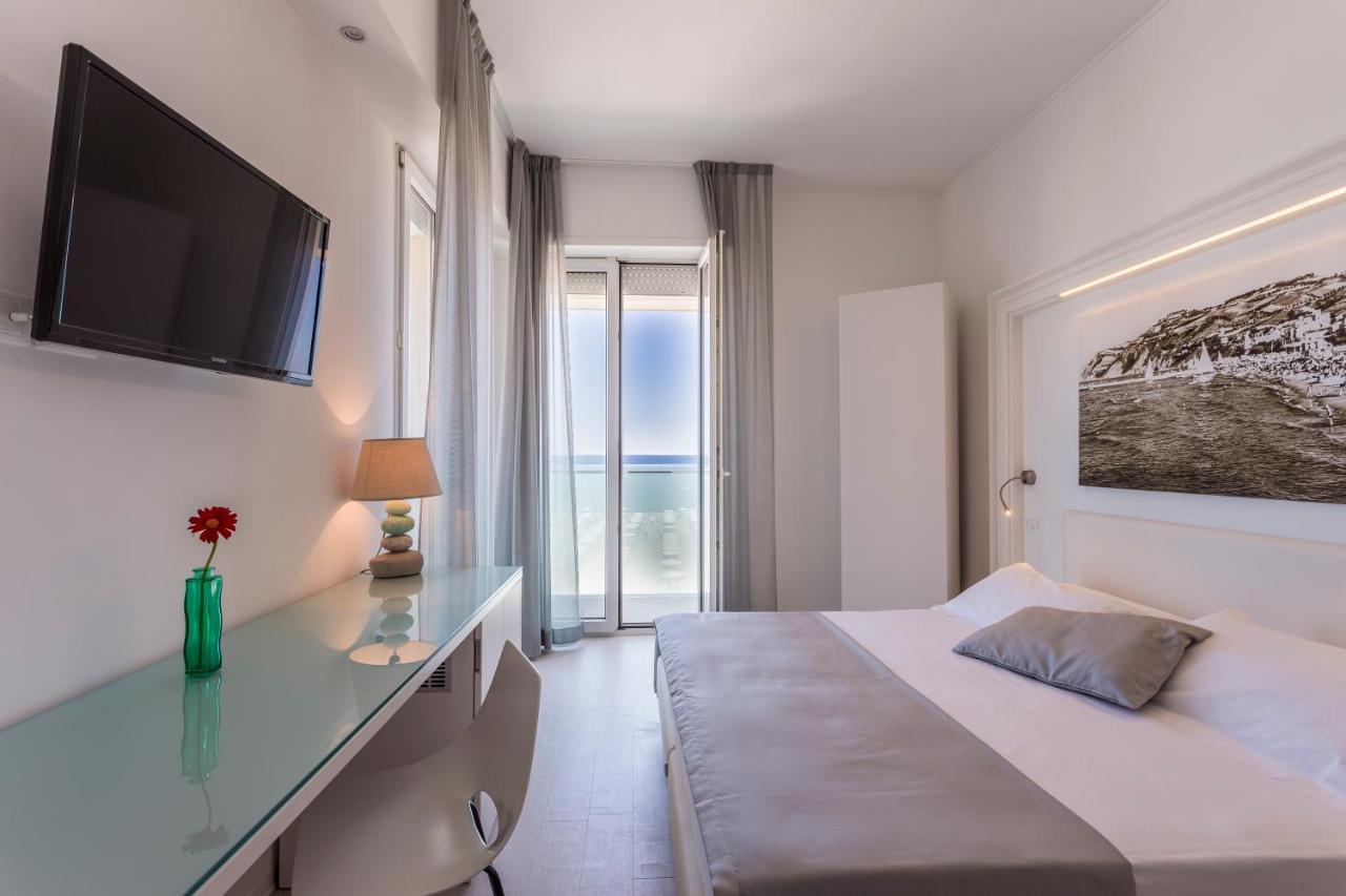 Hotel Nobel Габиче Маре Екстериор снимка