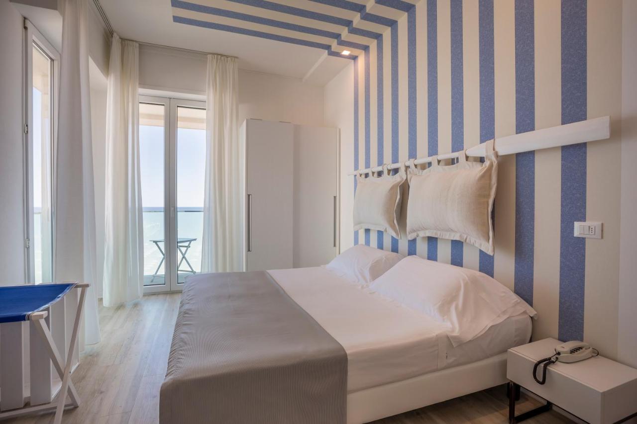 Hotel Nobel Габиче Маре Екстериор снимка