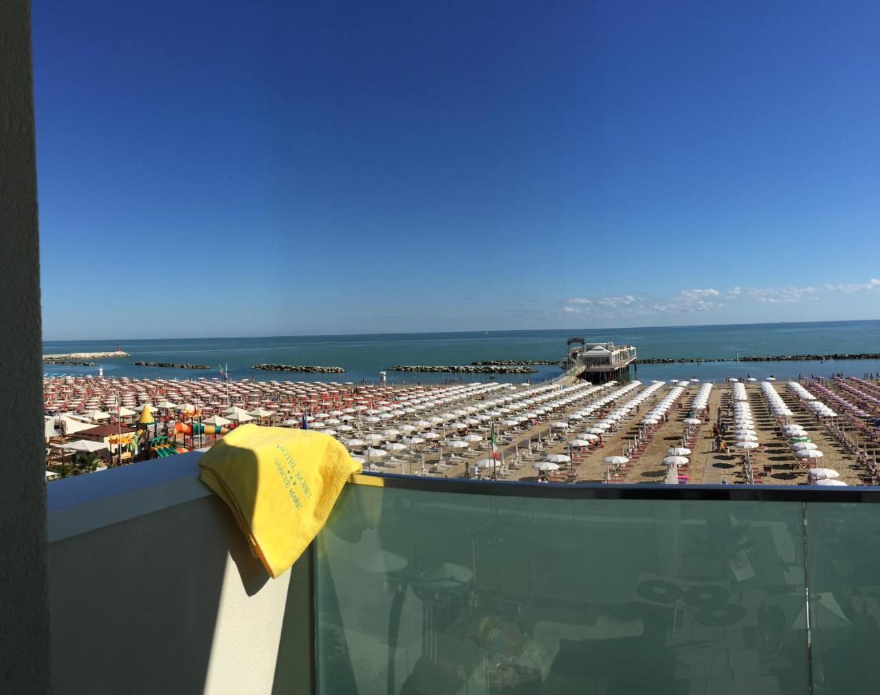Hotel Nobel Габиче Маре Екстериор снимка